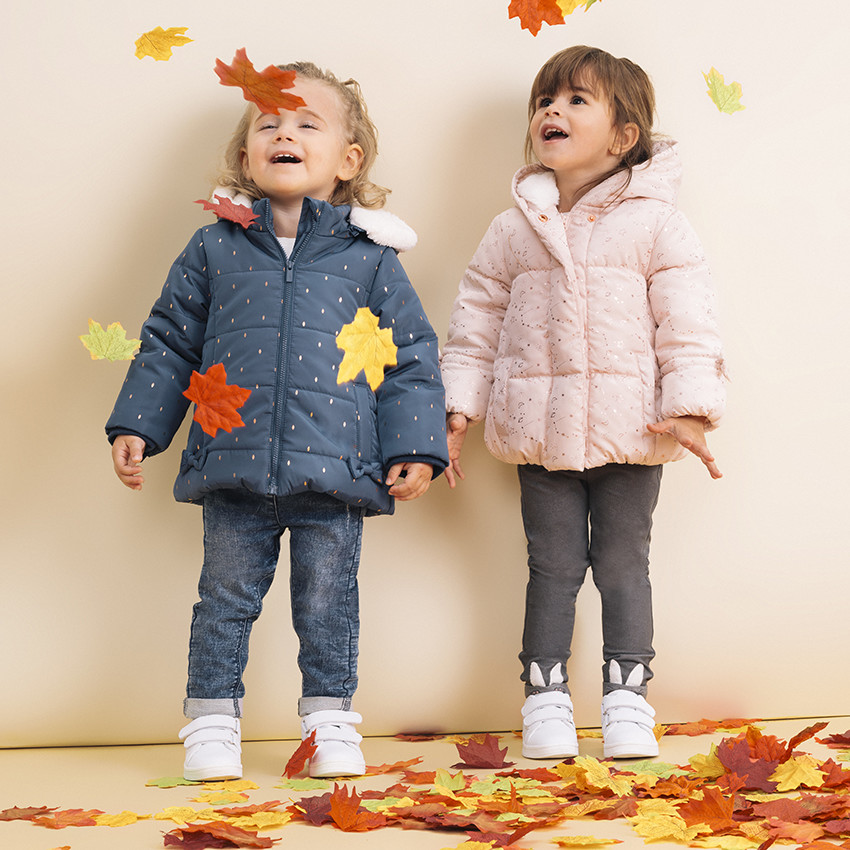 Τζιν με φθαρμένη και τσαλακωμένη όψη και τυπωμένες καρδούλες 