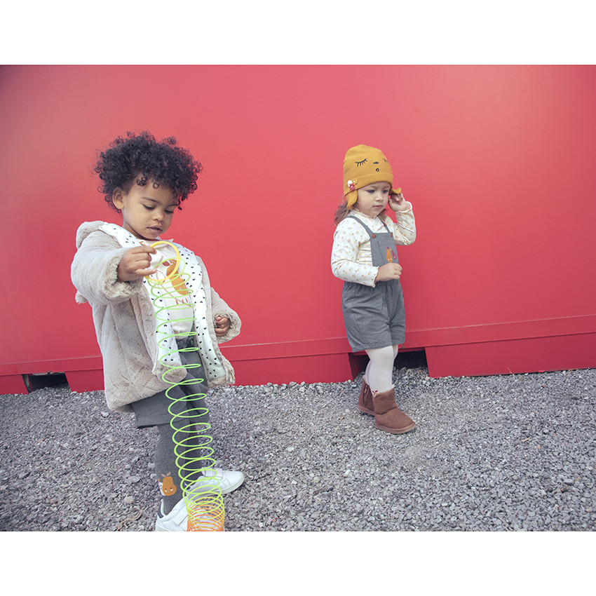 Σκούφος πλεκτός με λεπτομέρειες κεντημένες για bebe κορίτσι 