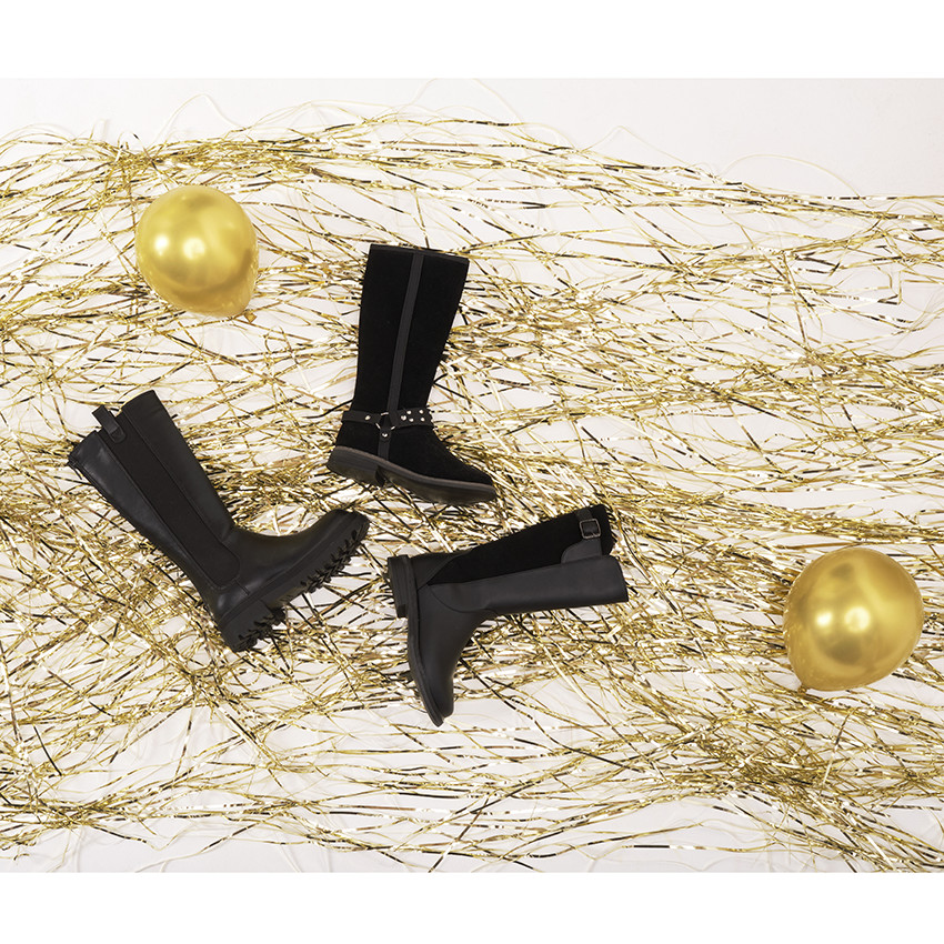 Μαύρες καουμπόικες μπότες για κορίτσι με λουράκι και φανταχτερή αγκράφα 