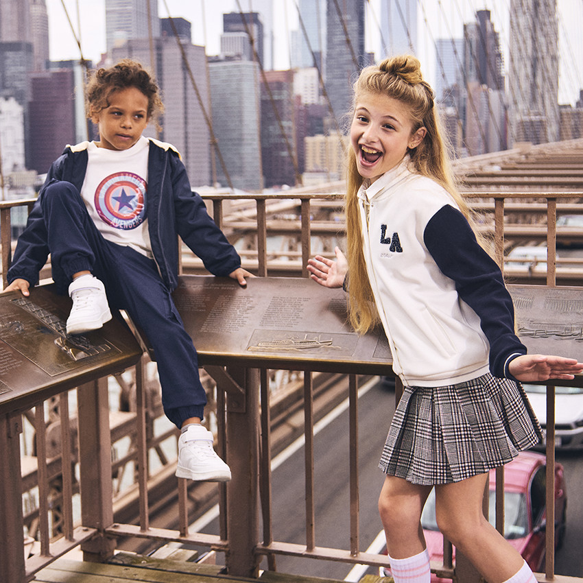 Παντελόνι cargo μονόχρωμο με τσέπες soufflet για αγόρι 