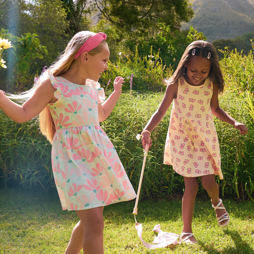 Αμάνικο φόρεμα με φαντεζί σχέδιο για κορίτσι 