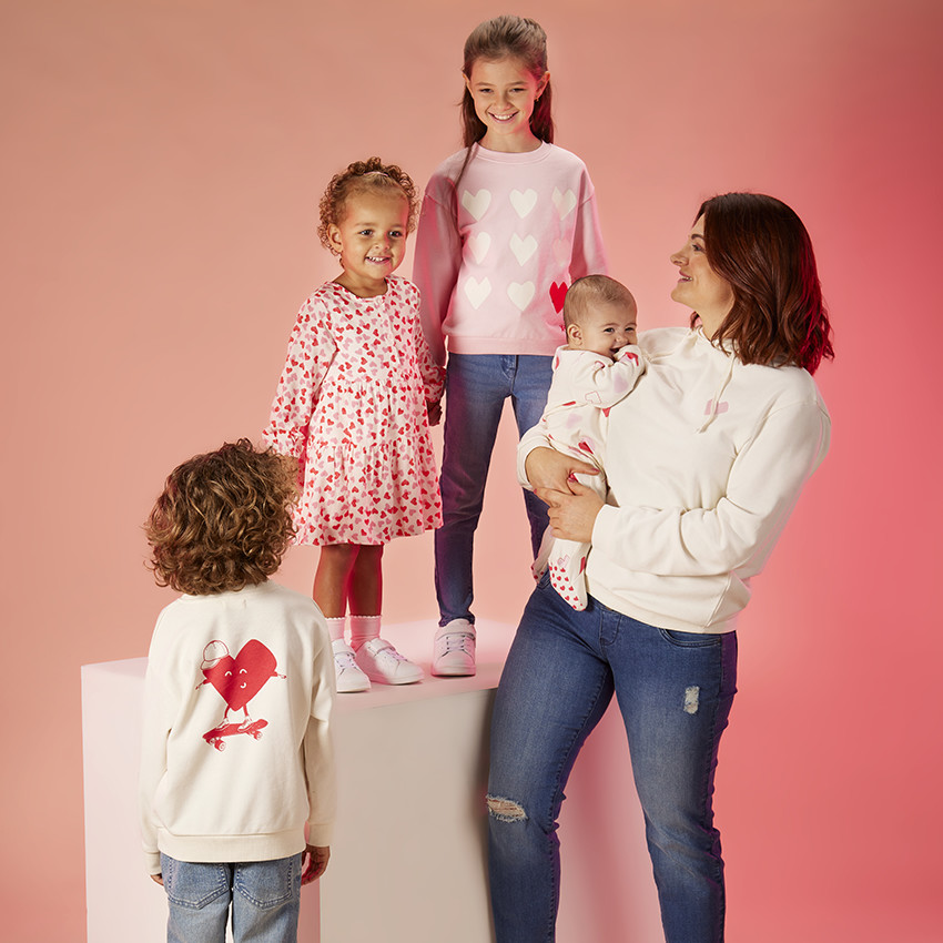 Φούτερ oversize σε molleton με σχέδιο καρδιές για κορίτσι 