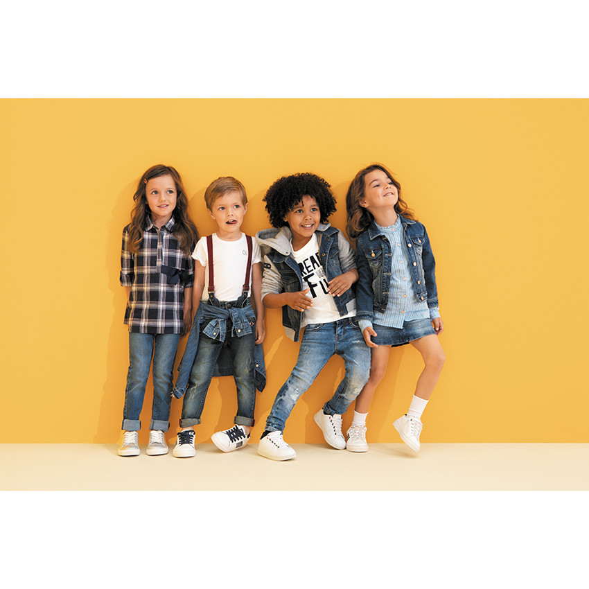 Ριγέ πουκάμισο με φαντεζί γιακά και πεταλούδα από πούλιες 