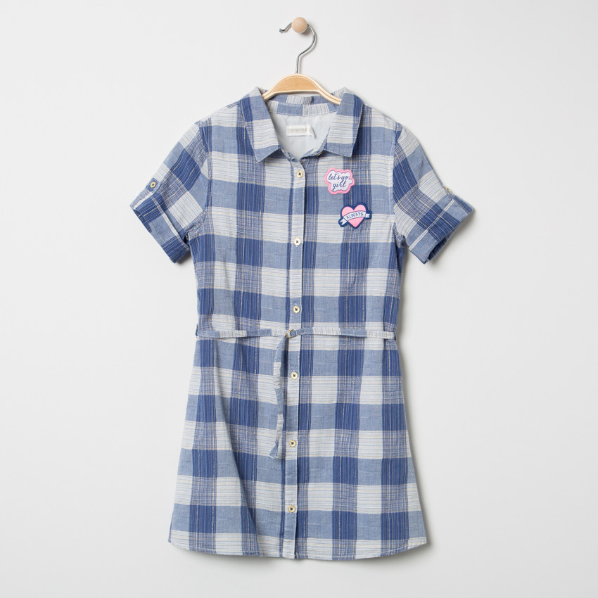 Κοντομάνικο σεμιζιέ φόρεμα με καρό και απλικέ σήματα 