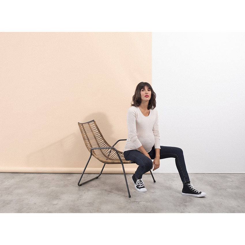 Μονόχρωμο πουλόβερ εγκυμοσύνης σε απαλή πλέξη 