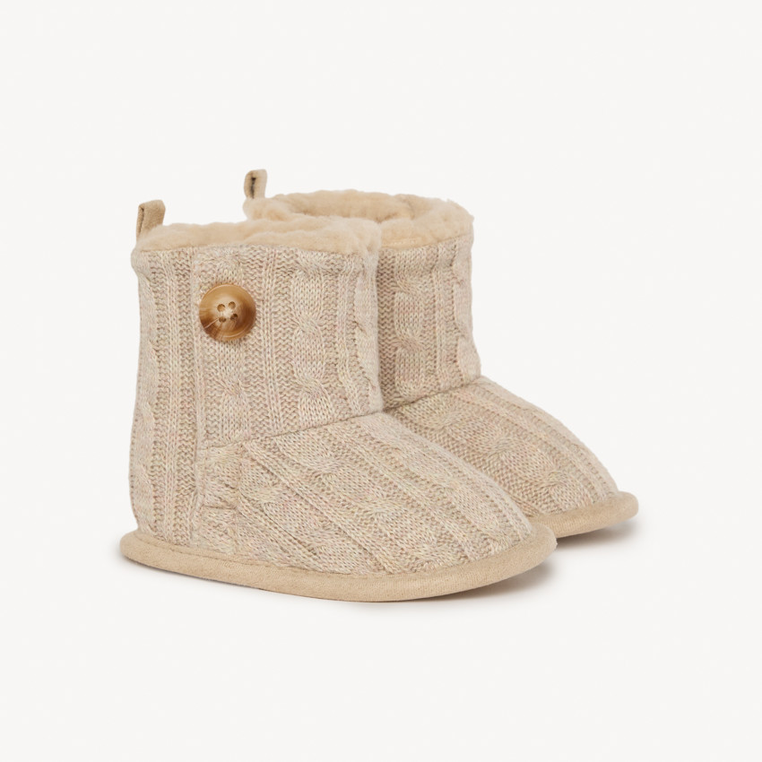 Πλεκτές μπότες με κουμπί για bebe 
