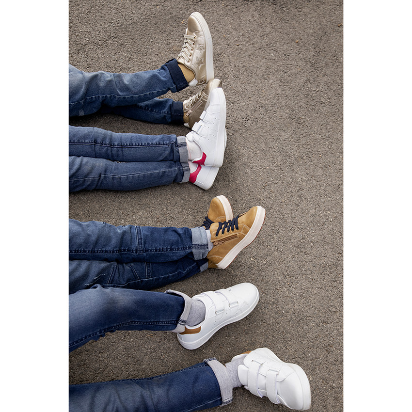 Baskets basses blanches à scratchs pour enfant garçon 