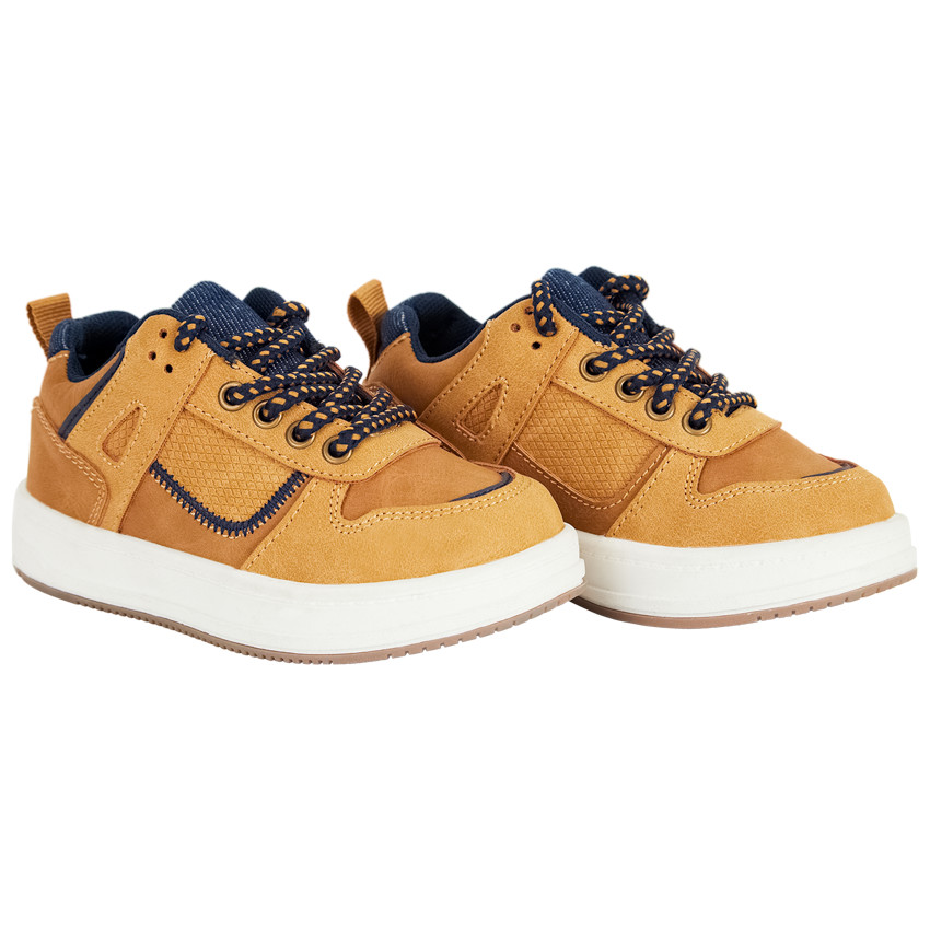 Baskets basses à lacets et empiècements pour garçon 