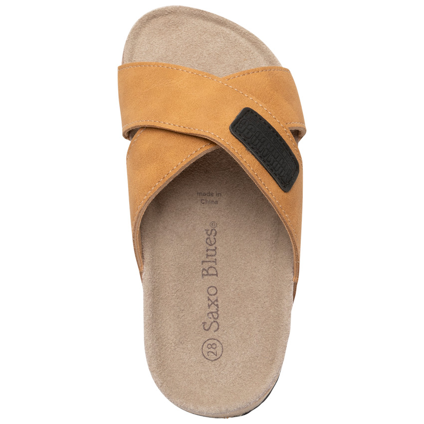 Μυτερές παντόφλες με σταυρωτές λωρίδες και ραμμένη ετικέτα για αγόρι 