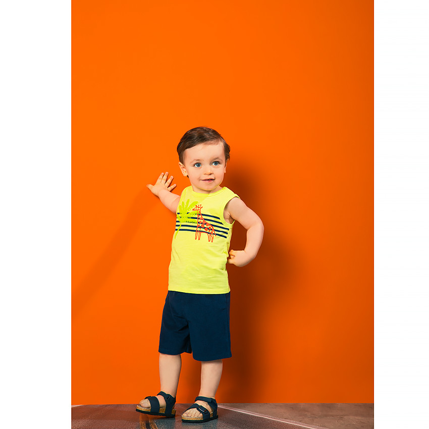 Αμάνικο πλεκτό μπλουζάκι με ριγέ σχέδιο για μωρό αγόρι 