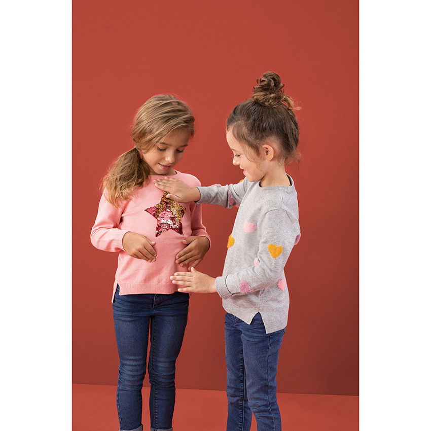 Μονόχρωμο πλεκτό πουλόβερ με φαντεζί μοτίβο 