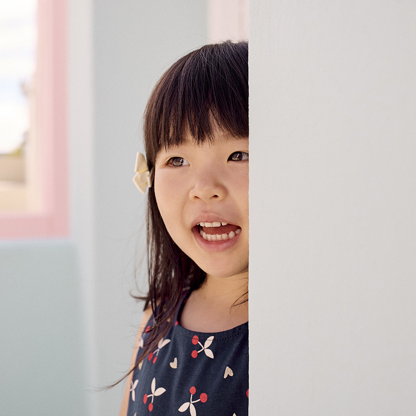 Ρobe sans manches imprimé fantaisie pour bébé fille = Αμάνικο φόρεμα με φαντεζί σχέδιο για bebe κορίτσι 