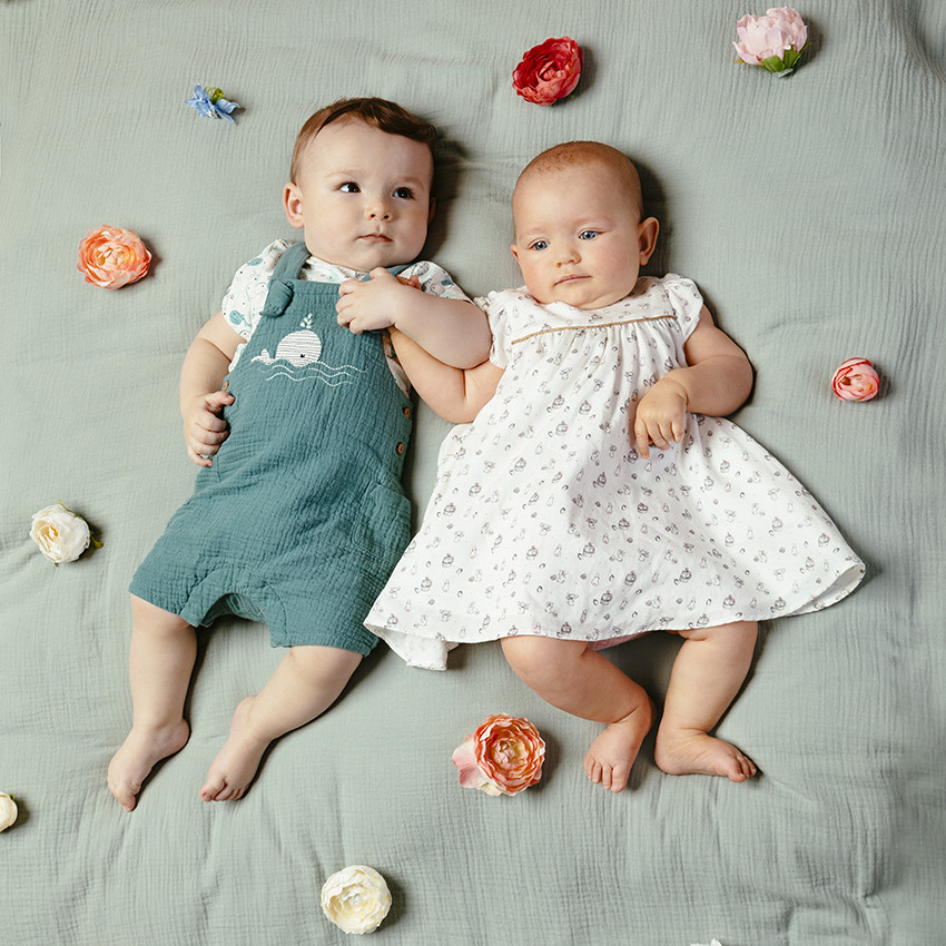 Σύνολο με φόρεμα με σχέδιο λαγουδάκια και μπλούζα 