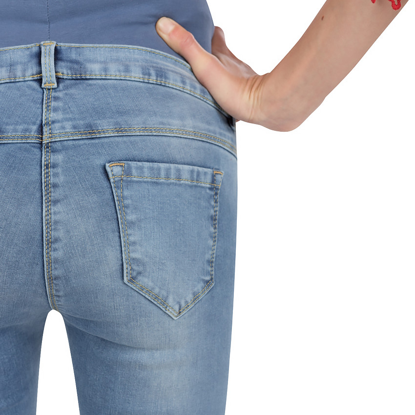 Τζιν εγκυμοσύνης με φθαρμένη όψη και φλοράλ κεντήματα 