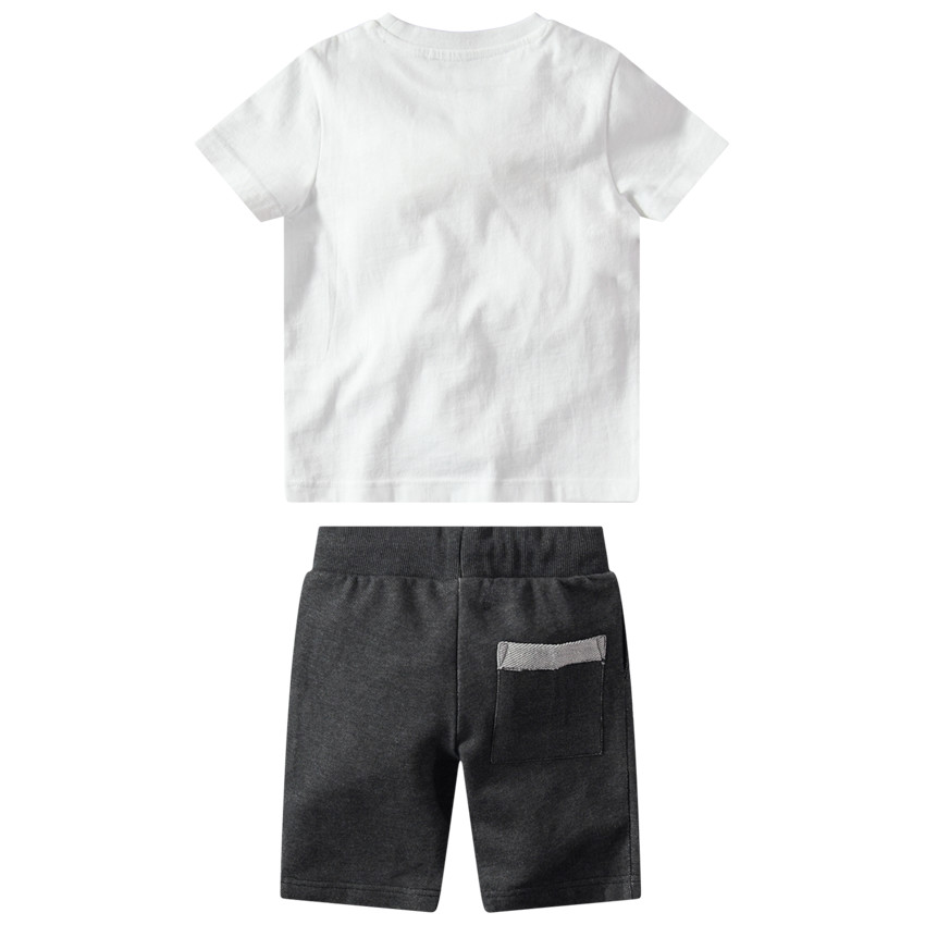 Σετ κοντομάνικο με μπάλωμα ©Warner Batman και γκρι βερμούδα 