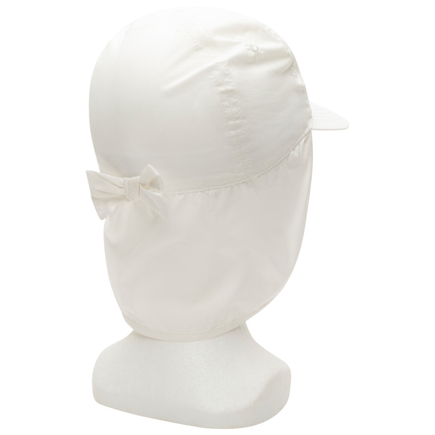 Casquette avec protection nuque et coeur brodé 