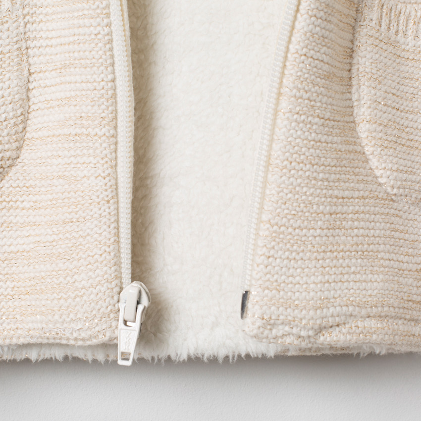 Veste en tricot à capuche doublée sherpa  Additional Veste en tricot à capuche doublée sherpa