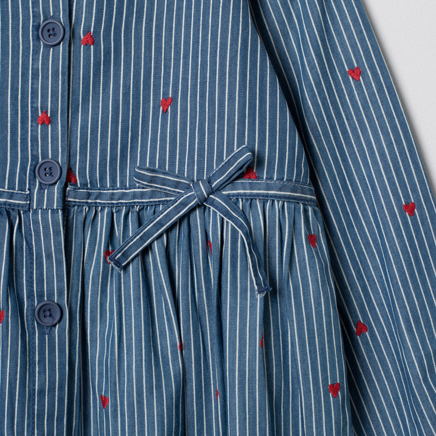 Μακρυμάνικο φόρεμα με ρίγες και κεντημένες καρδιές 