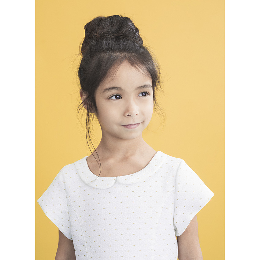 Κοντομάνικο φόρεμα για ειδικές περιστάσεις με στρογγυλό γιακαδάκι και μοτίβα σε ζακάρ 