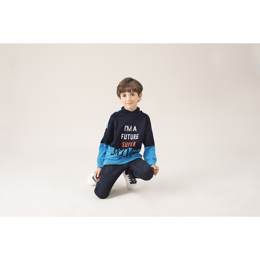 Πλεκτό πουλόβερ με κρουαζέ λαιμό και ζακάρ μήνυμα 