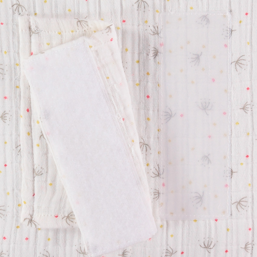 Διακοσμητικό μαξιλάρι από τετράγωνο ύφασμα, μετατρέψιμο σε προστατευτικό για κρεβάτι ή πάρκο 