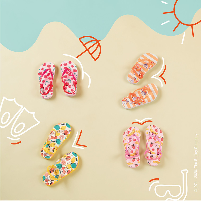 Σαγιονάρες με διάφανο λουράκι και τυπωμένα φρούτα 