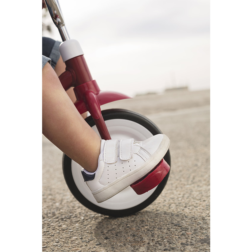 Χαμηλά αθλητικά παπούτσια με αυτοκόλλητα βέλκρο, μεγέθη από 20 έως 23 