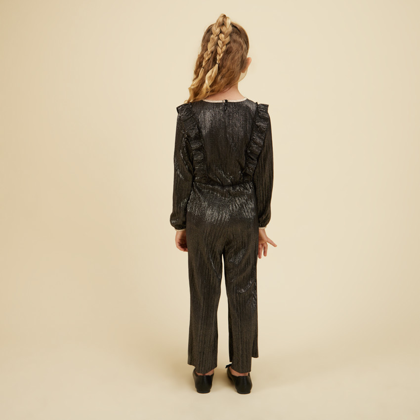 Κορίτσι με πλισέ glitter συνδυασμό 