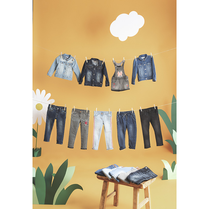 Τζιν μπουφάν με used όψη, τσέπες και κεντημένες πεταλούδες στην πλάτη 