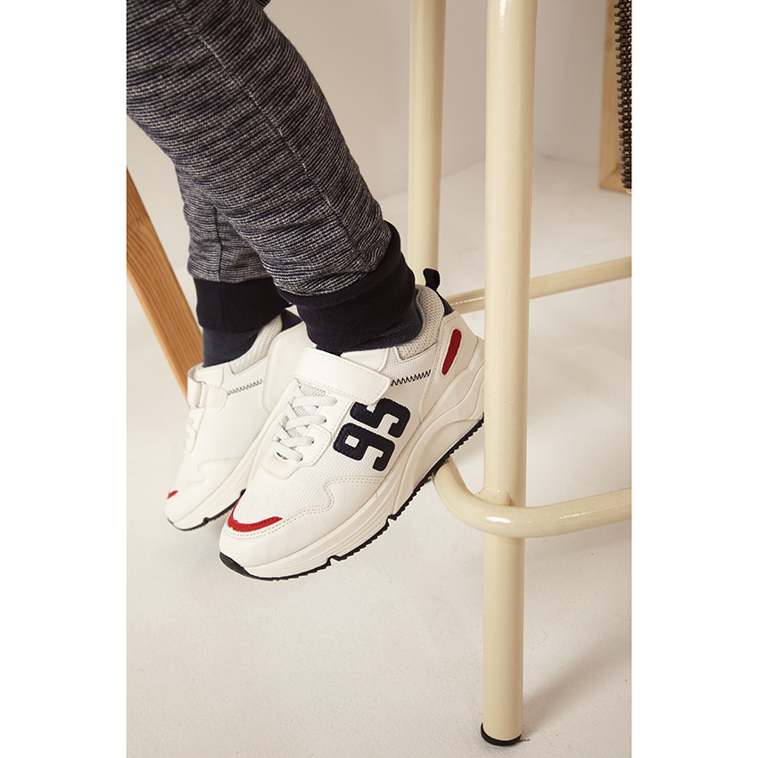 Αθλητικά παπούτσια με αριθμούς και χοντρή σόλα για αγόρι 