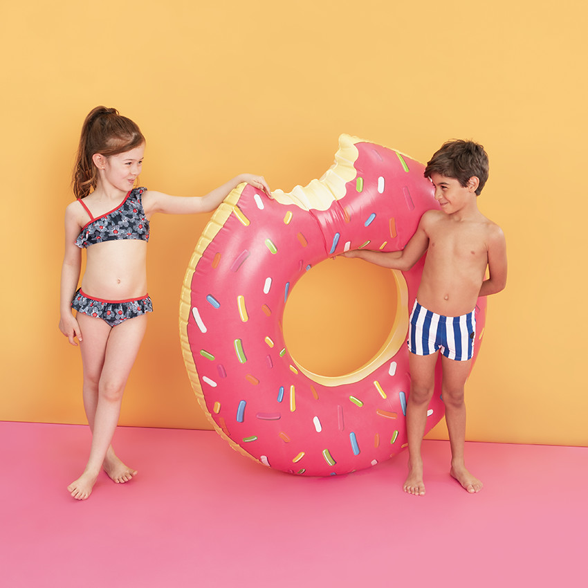 Μαγιώ 2 τεμαχίων με λουλούδια και ασύμμετρο πάνω μέρος. 