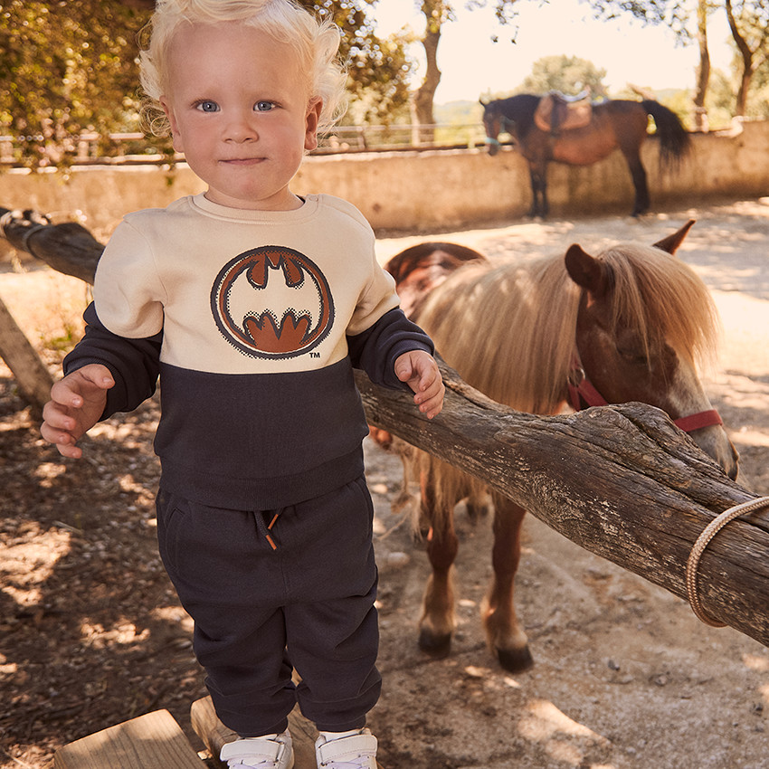 Σέτ φούτερ Batman Warner + παντελόνι φόρμας για μωρό αγόρι  Additional Σέτ φούτερ Batman Warner + παντελόνι φόρμας για μωρό αγόρι