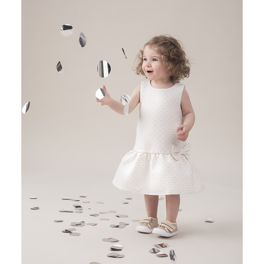 Αμάνικο φόρεμα με χρυσαφί πουά και φιόγκο 