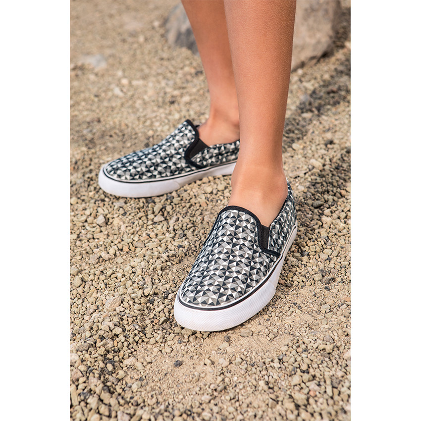 Χαμηλά αθλητικά παπούτσια με λάστιχο από ύφασμα με γραφικό σχέδιο 