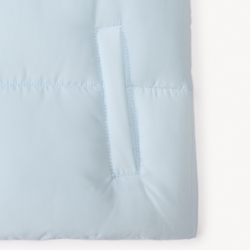 Γυναικεία γιλέκο χωρίς μανίκια από ματ ύφασμα. 