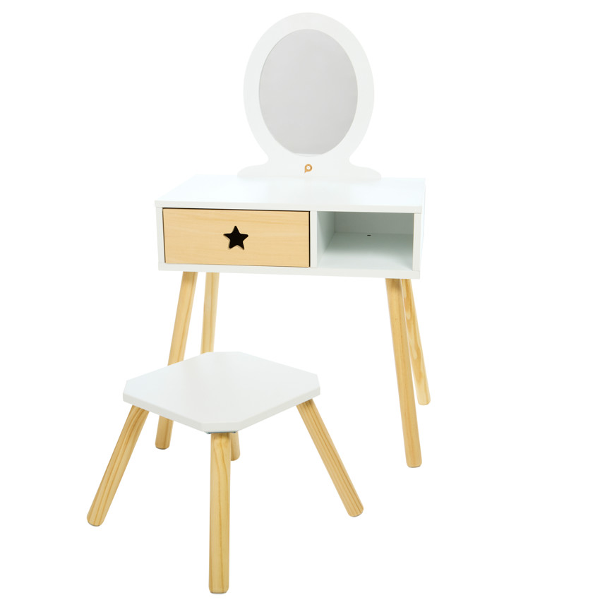 Μικρή λειτουργική κομμωτήριο με ξύλινη καρέκλα 