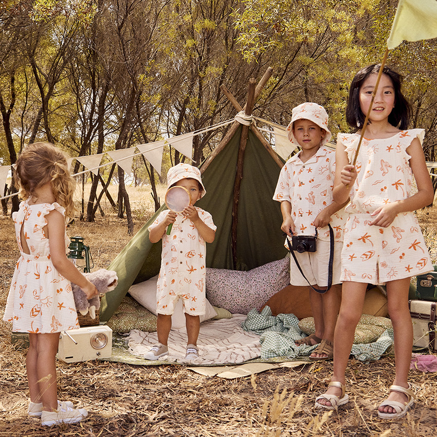 Ολόσωμο σορτς σε tetra με φανταχτερό print διακοπές για κορίτσι 