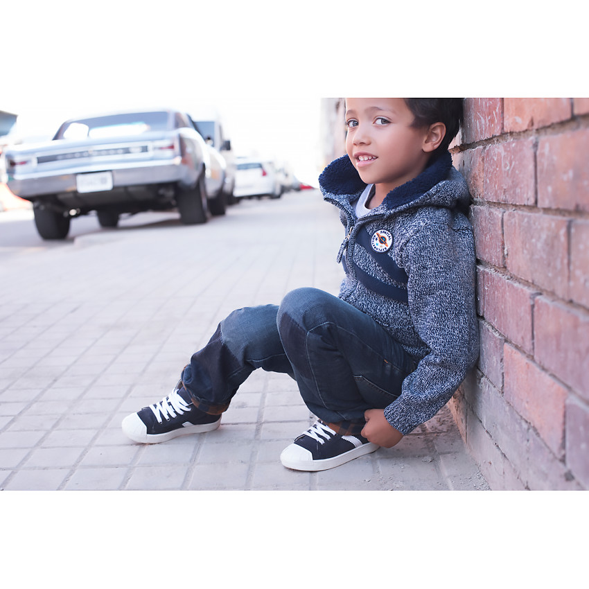 Τζιν με φθαρμένη και τσαλακωμένη όψη και επένδυση από φανέλα καρό 