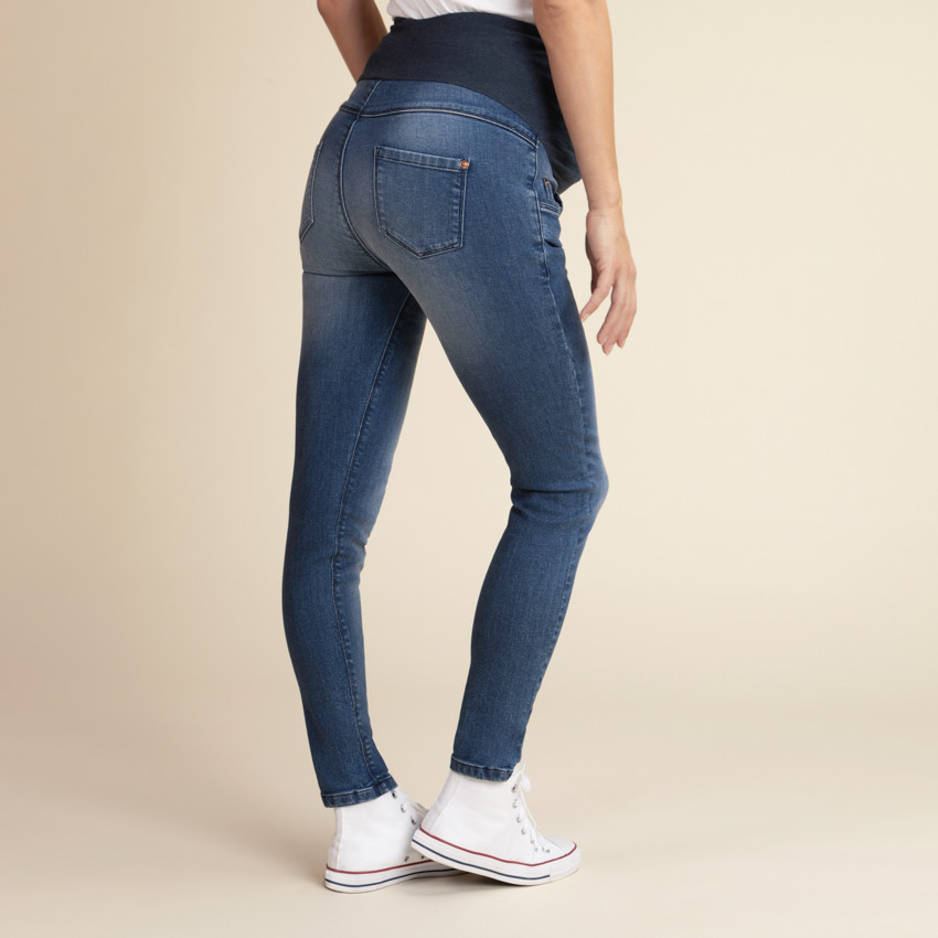 Τζιν εγκυμοσύνης σε slim γραμμή με ψηλό ζωνάρι 