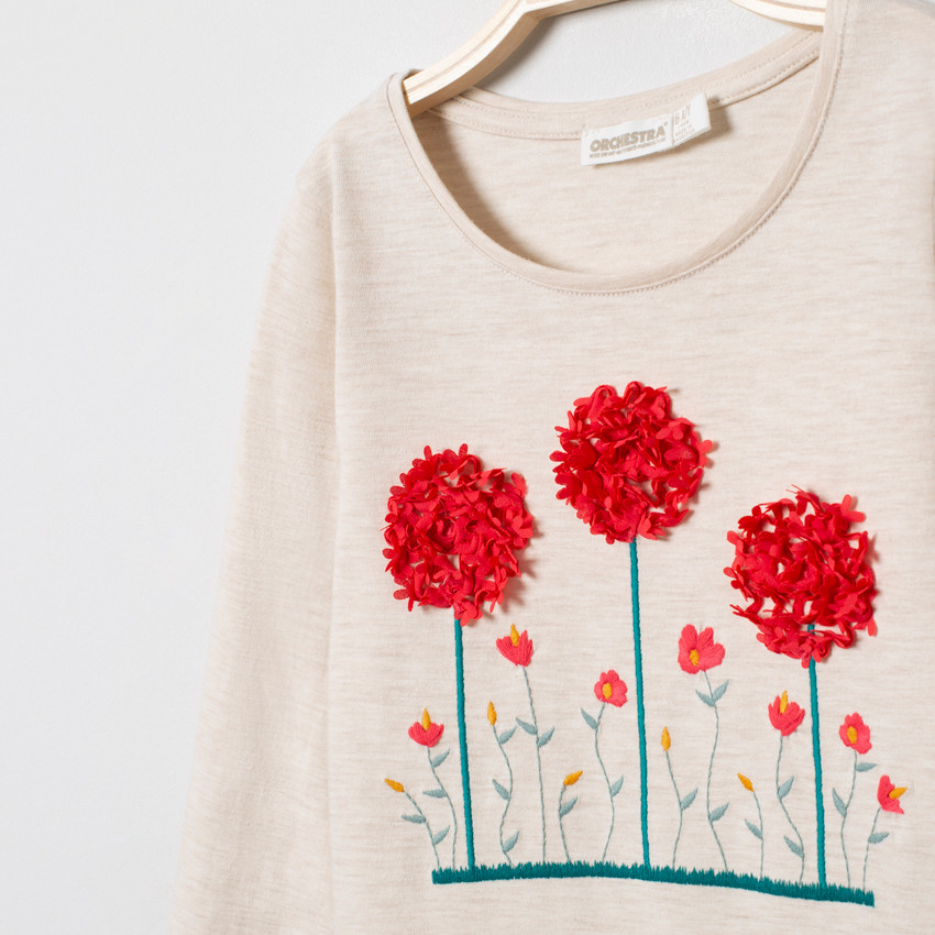 T-shirt manches longues à fleurs en relief 