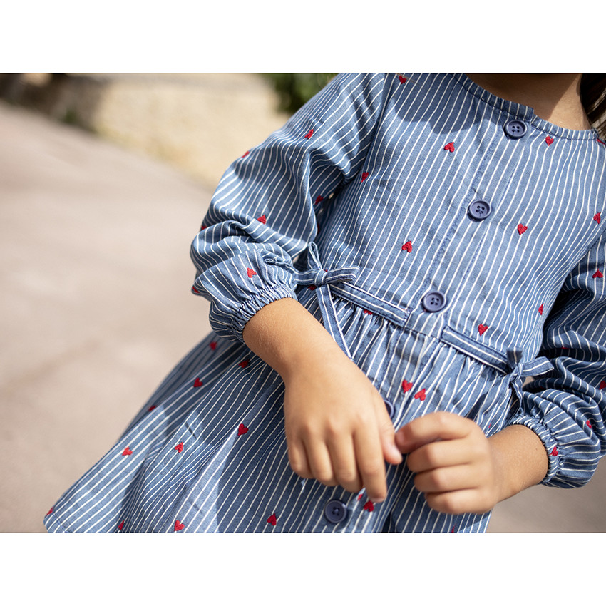 Μακρυμάνικο φόρεμα με ρίγες και κεντημένες καρδιές 