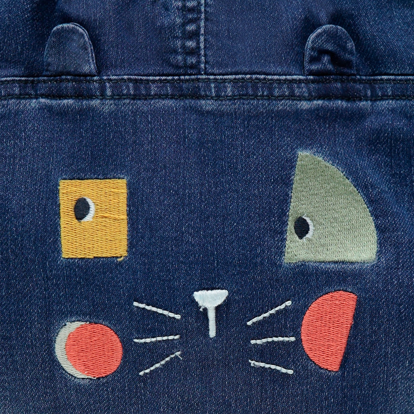 Jean effet used à animal brodé au dos  