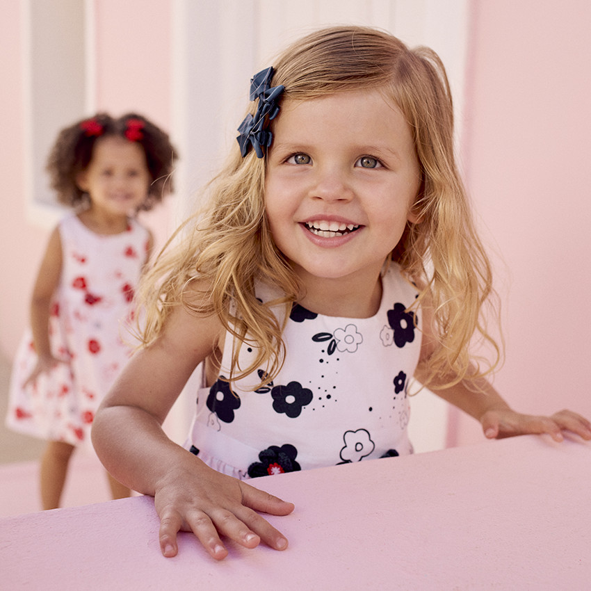 Αμάνικο φόρεμα με σχέδιο λουλούδια για bebe κορίτσι 