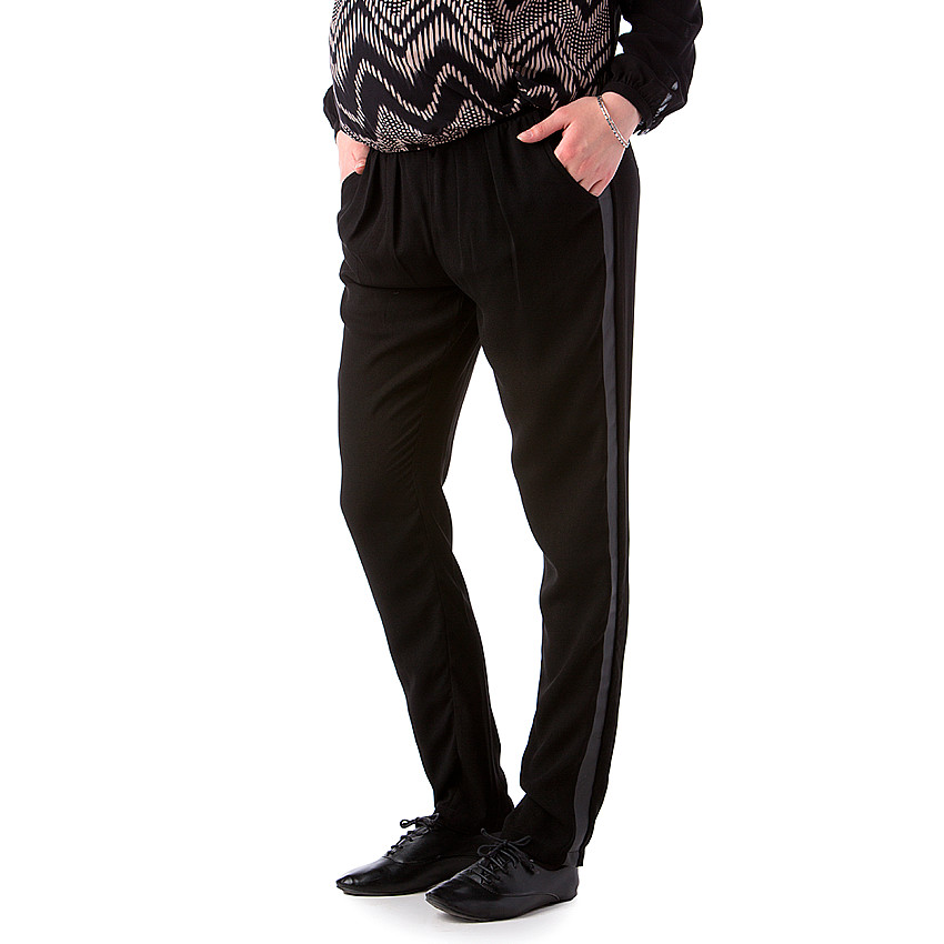 Παντελόνι εγκυμοσύνης με λεπτομέρειες από συνθετικό δέρμα 