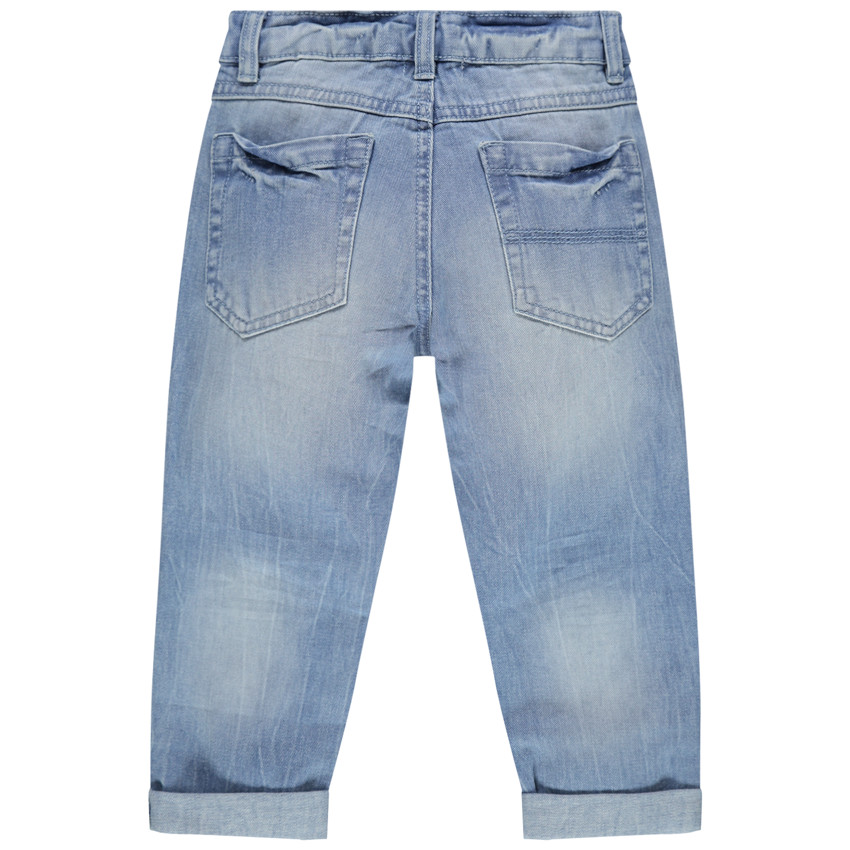 Τζιν κάπρι σε ίσια γραμμή με used όψη και μόνιμες τσακίσεις 