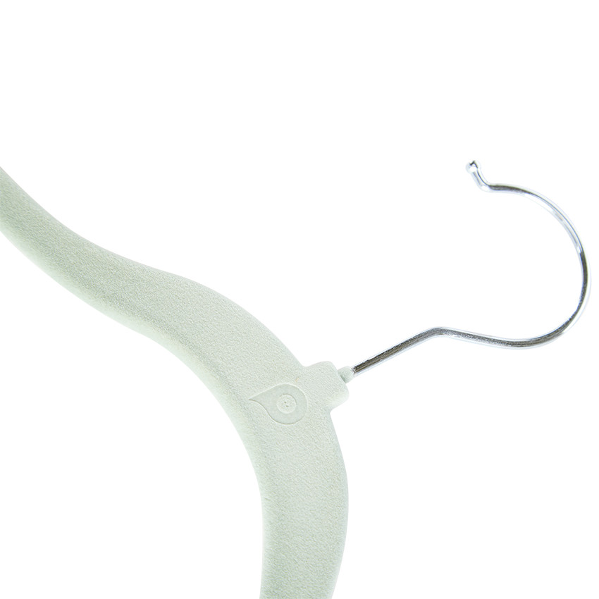 Σετ από 6 βελουτέ κρεμάστρες σε πράσινο χρώμα 