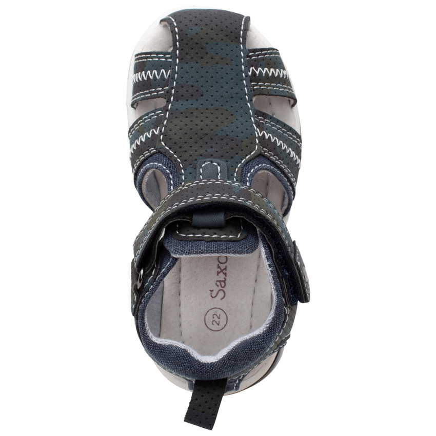 Σανδάλια με μικρές τρύπες και ένθετα από τζιν για αγόρι 