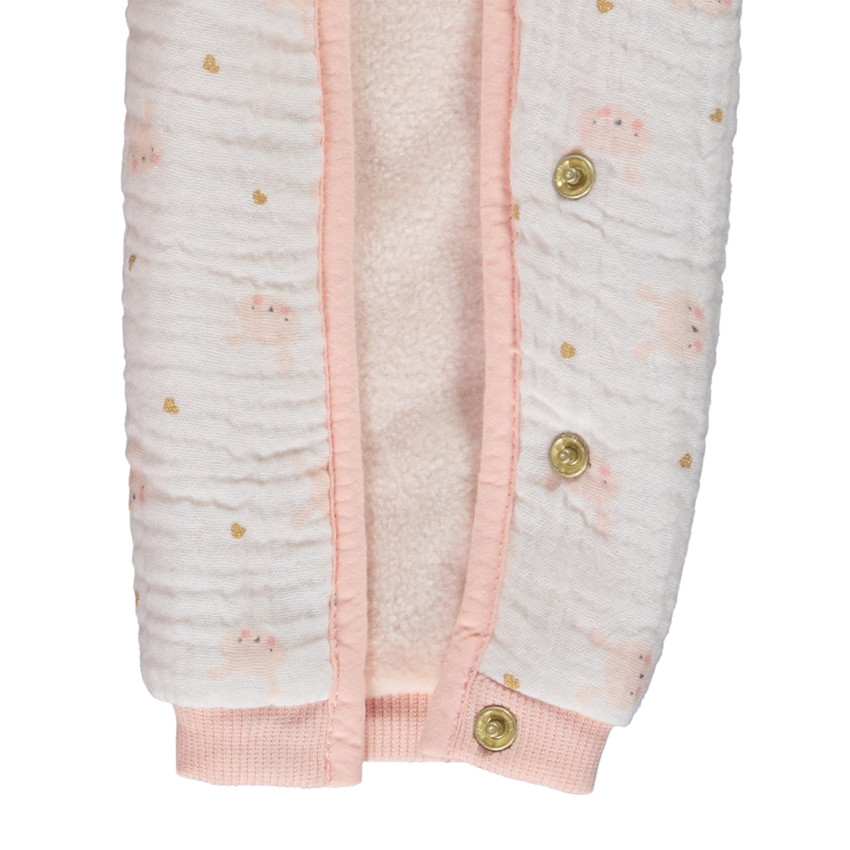 Combinaison longue en double gaze de coton imprimé lapins pour bébé fille Main Combinaison longue en double gaze de coton imprimé lapins pour bébé fille