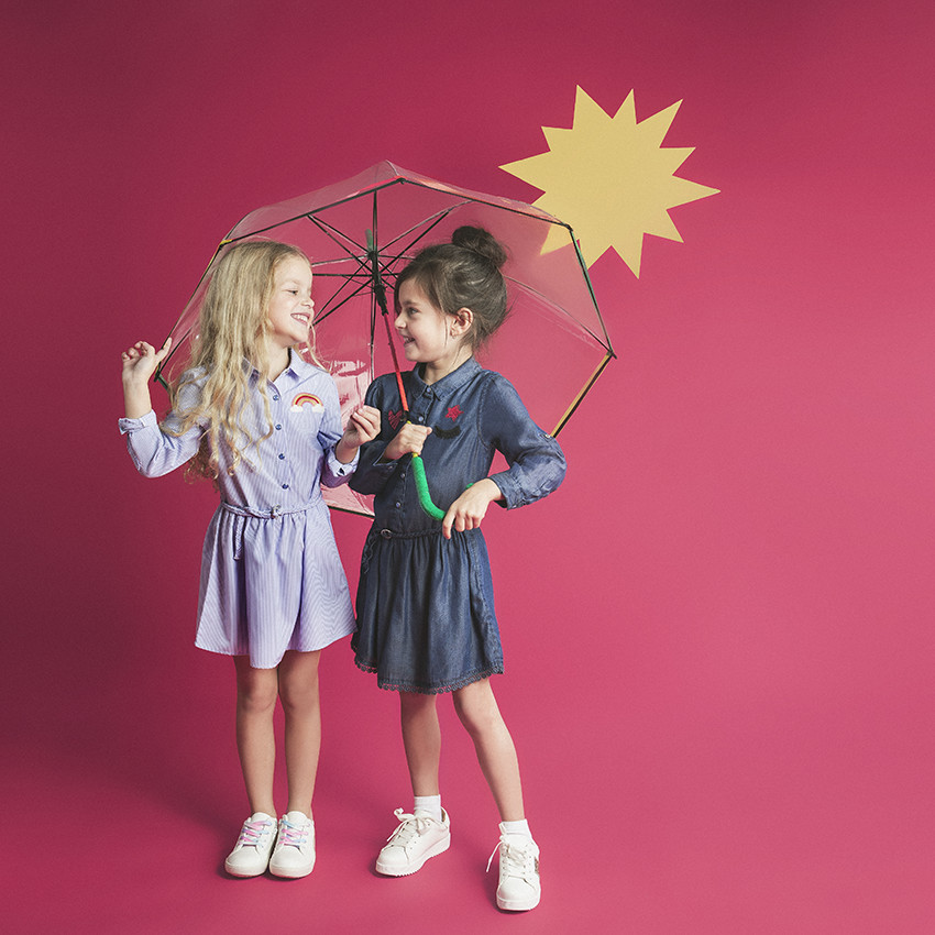 Μακρυμάνικο φόρεμα-πουκαμίσα με κάθετες ρίγες σε όλη την επιφάνεια 