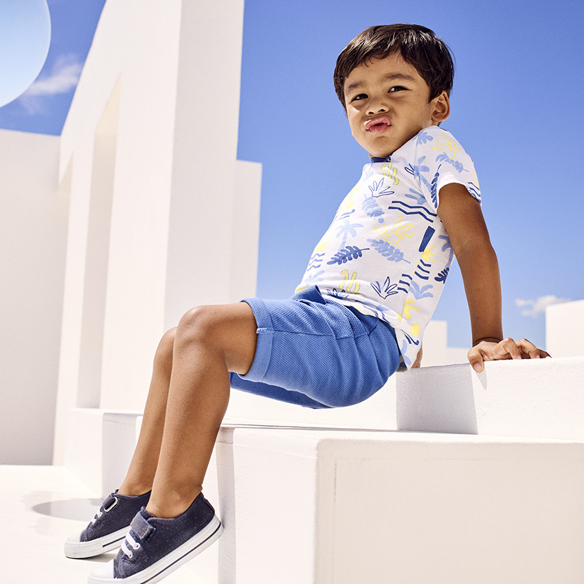 Σετ 2 τμχ. με t-shirt με σχέδιο arty + σορτς για bebe αγόρι 